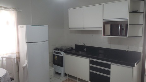 Apto 1 quarto, centro de Bombinhas, 130 metros da praia