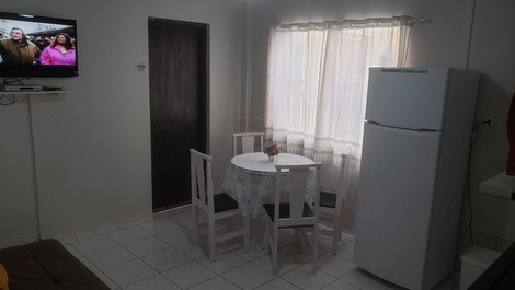 Apto 1 quarto, centro de Bombinhas, 130 metros da praia