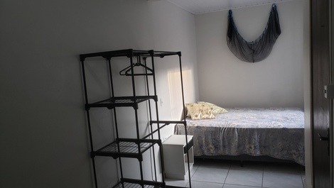 Apto 1 quarto, centro de Bombinhas, 130 metros da praia