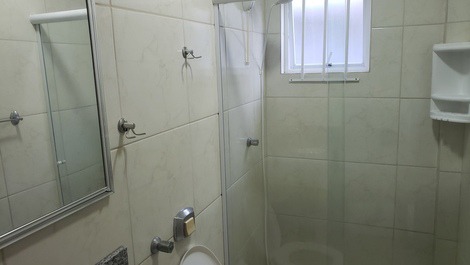 Apto 1 quarto, centro de Bombinhas, 130 metros da praia