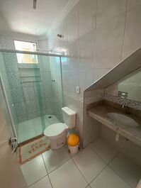 Linda Casa com 4 suítes acomodação para no máximo 20 pessoas.