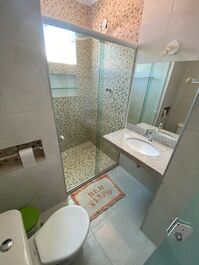 Linda Casa com 4 suítes acomodação para no máximo 20 pessoas.