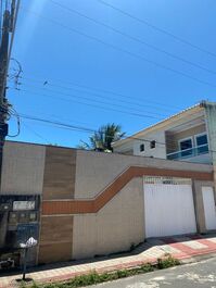Linda Casa com 4 suítes acomodação para no máximo 20 pessoas.