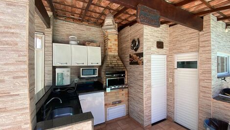 Linda Casa com 4 suítes acomodação para no máximo 20 pessoas.