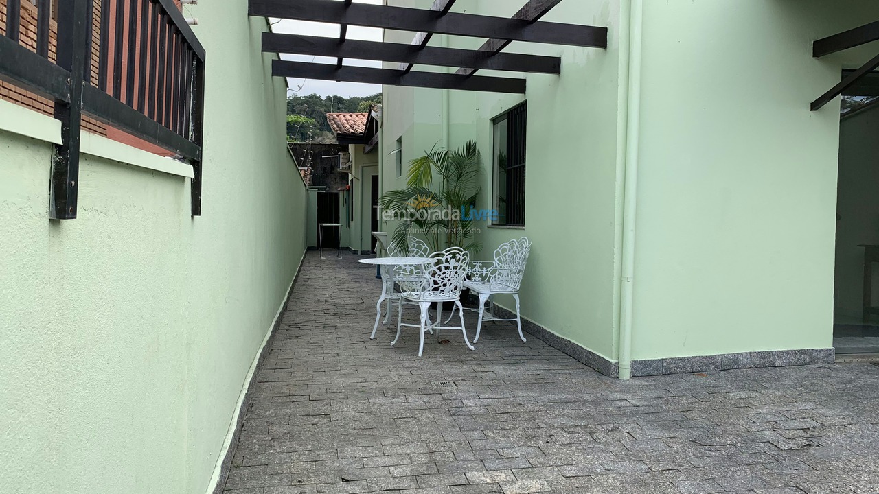 Casa para alquiler de vacaciones em Ubatuba (Praia das Toninhas)