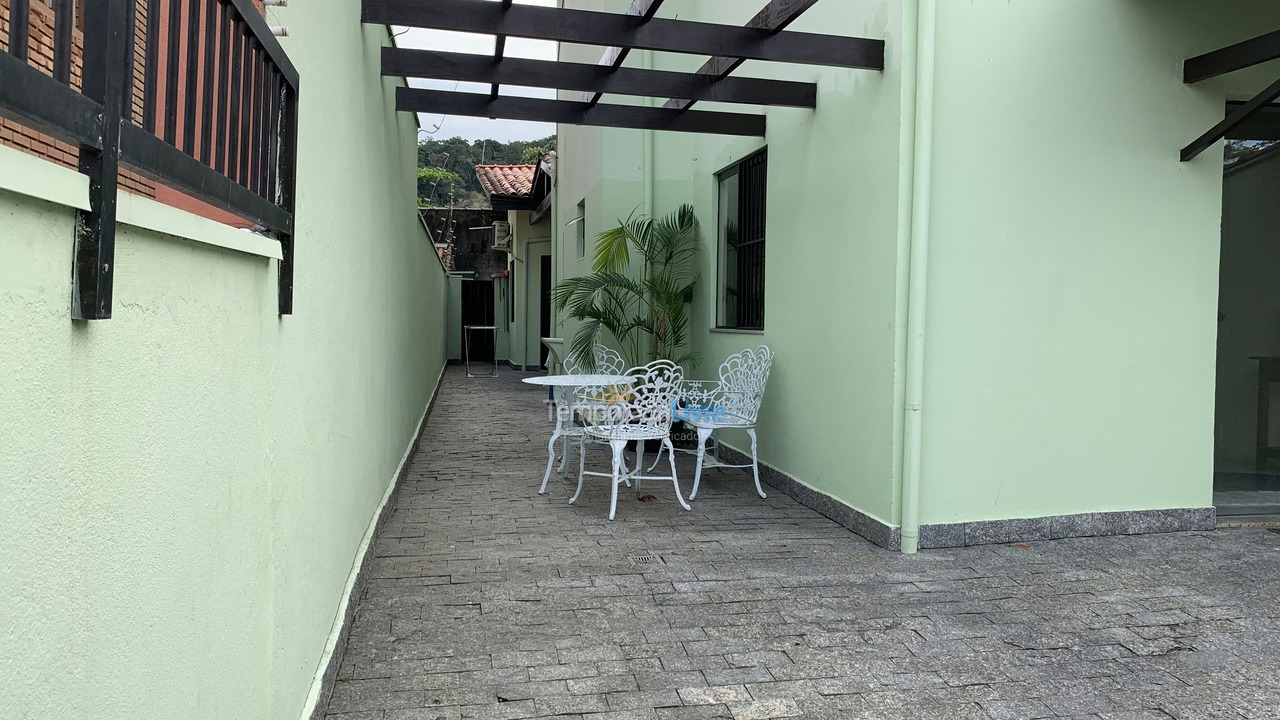 Casa para alquiler de vacaciones em Ubatuba (Praia das Toninhas)