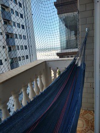 Varanda do apartamento (vista lateral da praia)