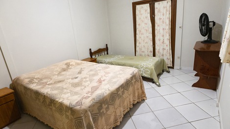 Nice house, ample space (200 mts) from the beach in Itapoá