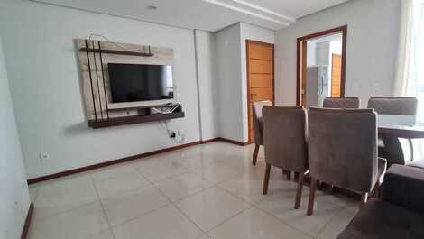 Apartamento encantador com vista lateral da praia