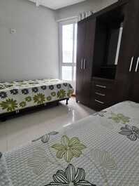 Terceiro quarto - 2 camas de solteiro + 2 colchões extras acoplados nas camas