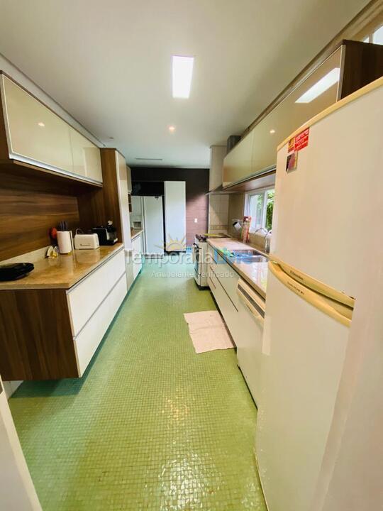 Casa para aluguel de temporada em São Sebastião (Praia da Baleia)