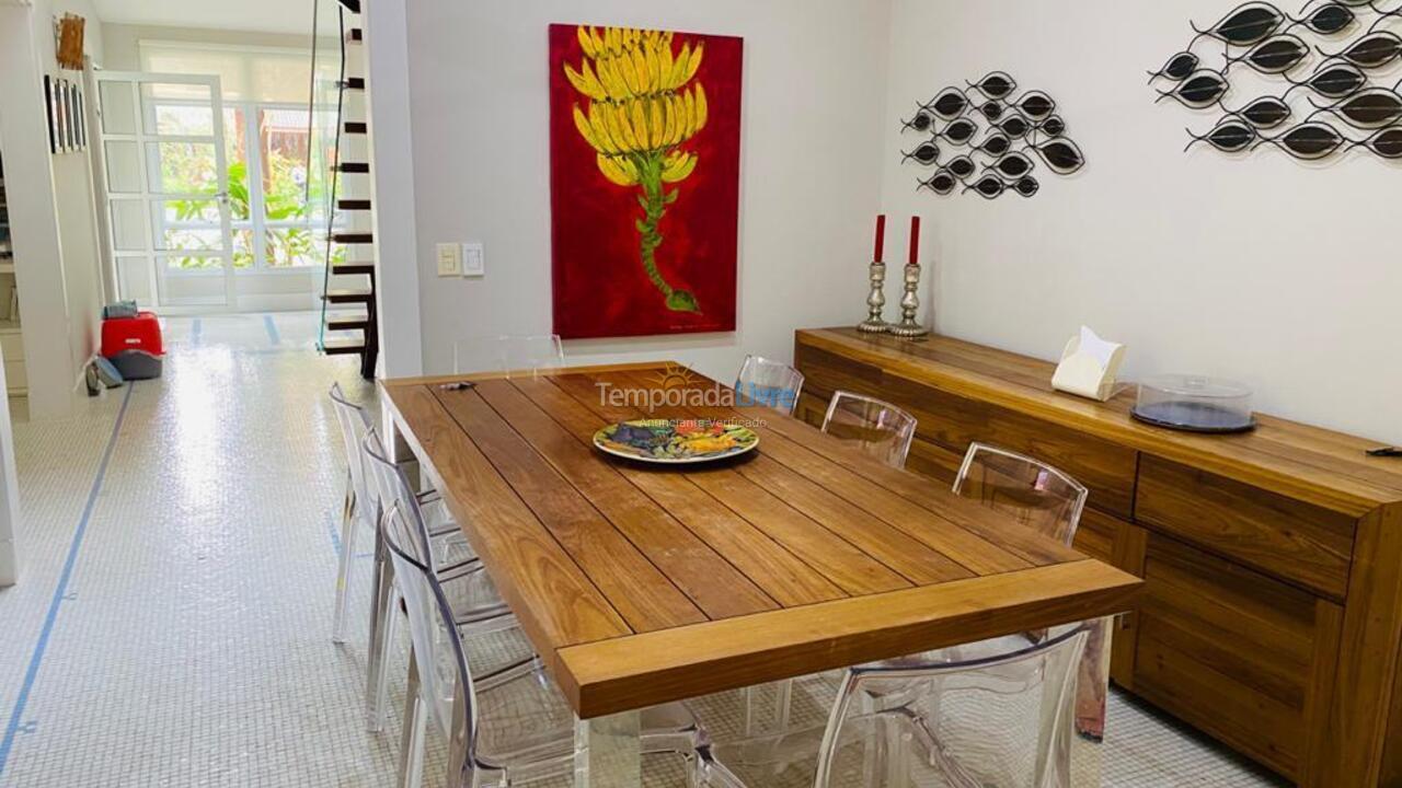 Casa para aluguel de temporada em São Sebastião (Praia da Baleia)