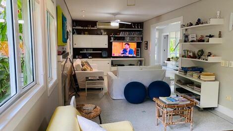 CASA DISPONIVEL NA PRAIA DA BALEIA.