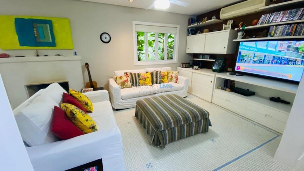 Casa para aluguel de temporada em São Sebastião (Praia da Baleia)