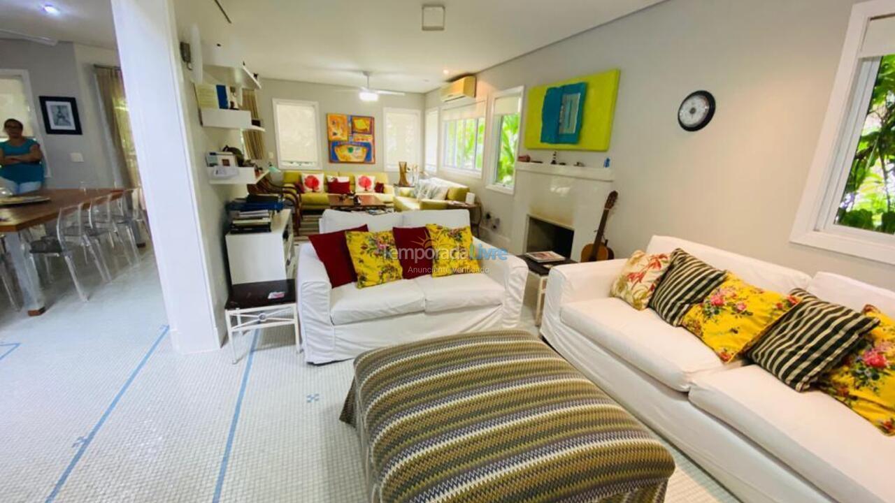 Casa para aluguel de temporada em São Sebastião (Praia da Baleia)