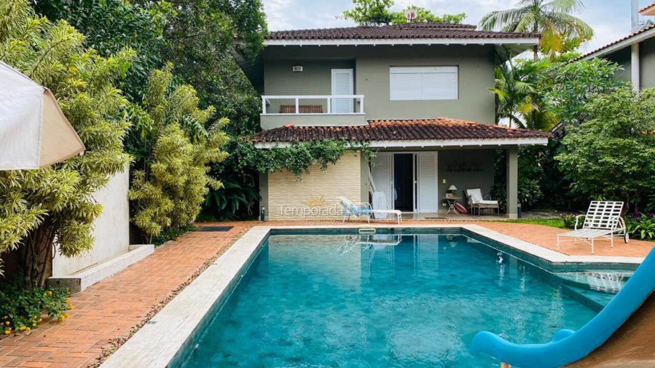 Casa para aluguel de temporada em São Sebastião (Praia da Baleia)