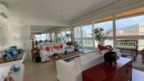 BEAUTIFUL PENTHOUSE FOOT IN THE SAND RIVIERA SÃO LOURENÇO BERTIOGA