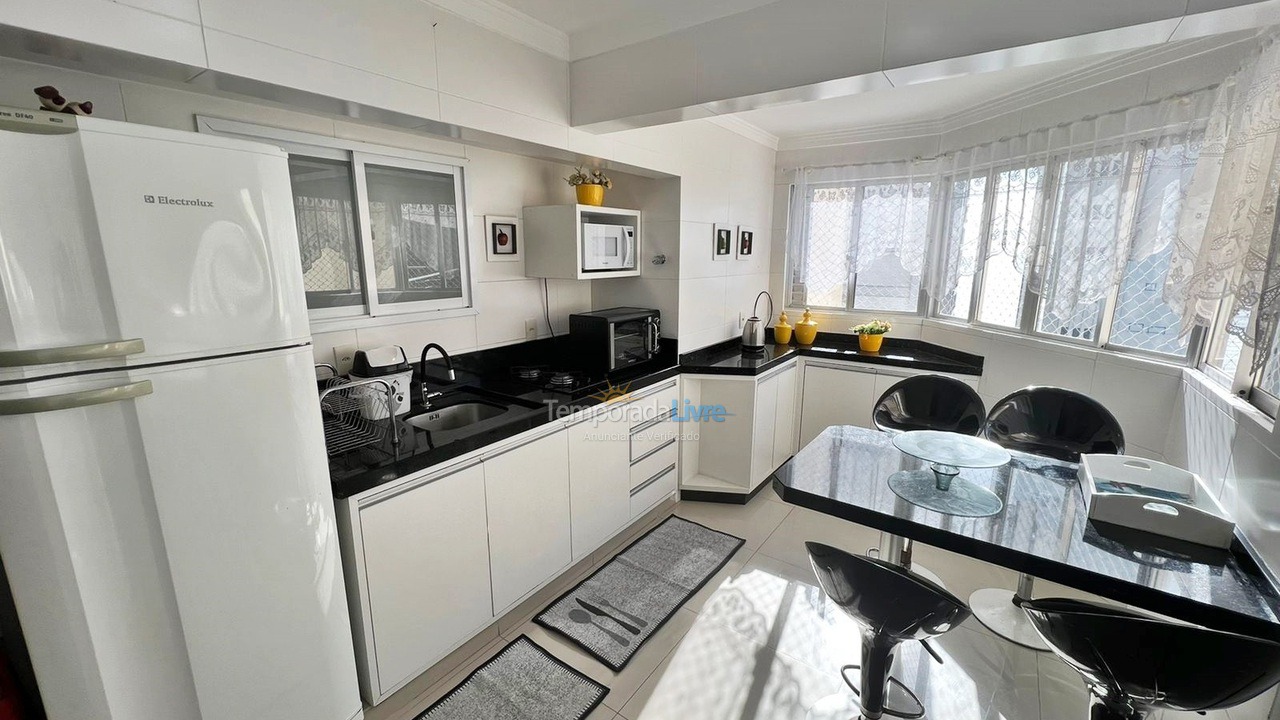 Apartamento para aluguel de temporada em Balneário Camboriú (Praia Central)