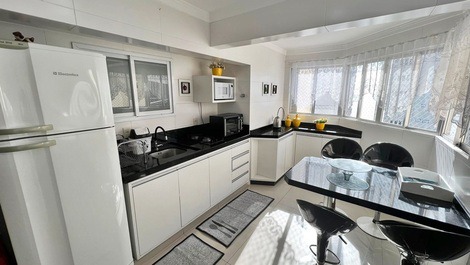 Temporada Ed. Cepar: 3 dormitórios quadra mar // wifi