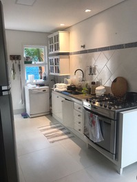 WONDERFUL HOUSE 1 BLOCK FROM THE BEACH