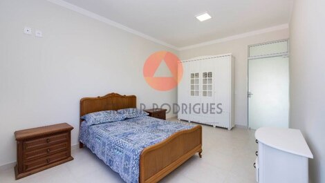 TRIPLEX 80 meters from Canto Grande beach