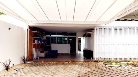 Casa Modernista no Lago Sul em Brasília