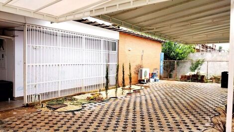 Casa Modernista no Lago Sul em Brasília