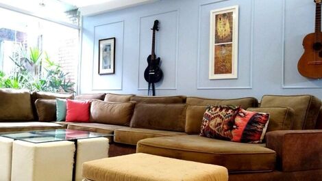 Casa Modernista no Lago Sul em Brasília