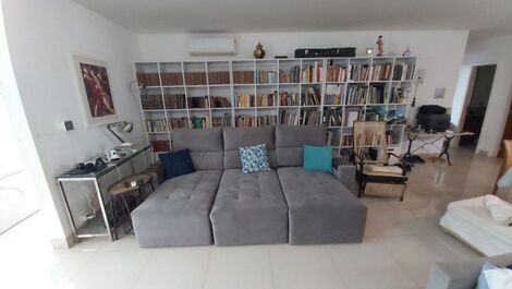 Casa Modernista no Lago Sul em Brasília