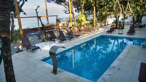 Vista lateral piscina 