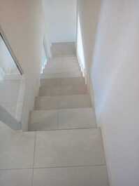 Escada de acesso ao andar superior