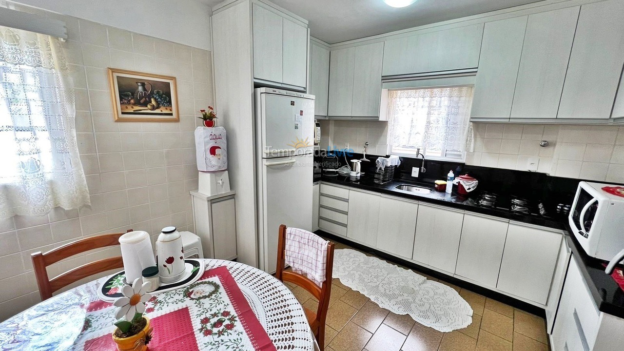 Apartamento para aluguel de temporada em Balneário Camboriú (Praia Central)