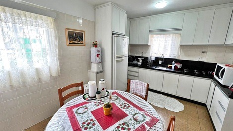 Temporada Ed. Márcia: 3 quartos com ar condicionado na quadra do mar