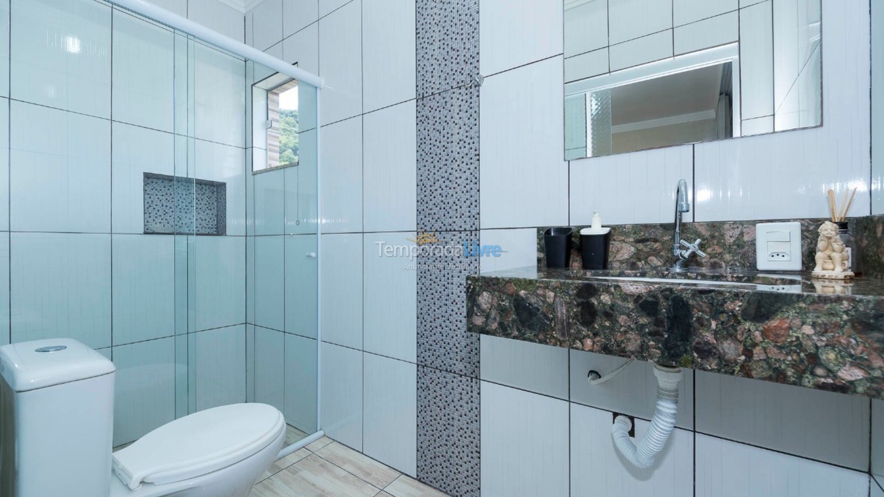 Apartamento para aluguel de temporada em Bombinhas (Praia de Zimbros)