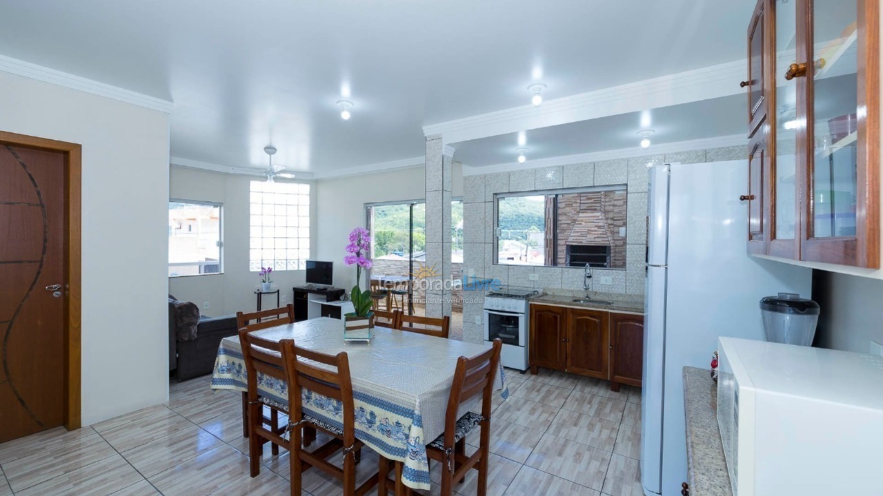 Apartamento para aluguel de temporada em Bombinhas (Praia de Zimbros)