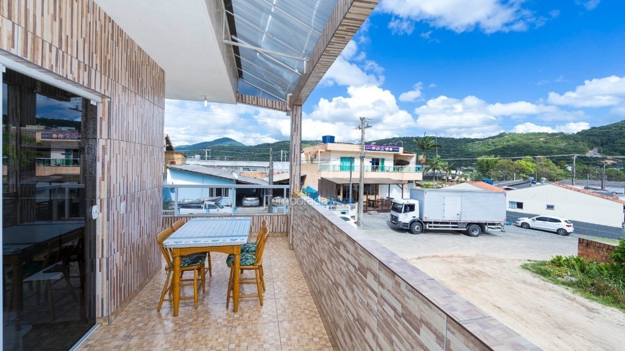 Apartamento para aluguel de temporada em Bombinhas (Praia de Zimbros)