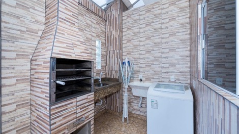 Churrasqueira e máquina de lavar