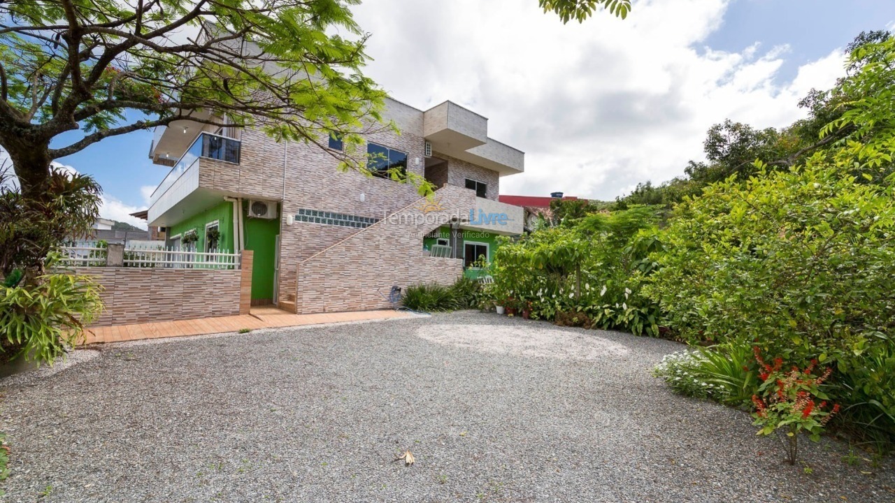 Apartamento para aluguel de temporada em Bombinhas (Praia de Zimbros)