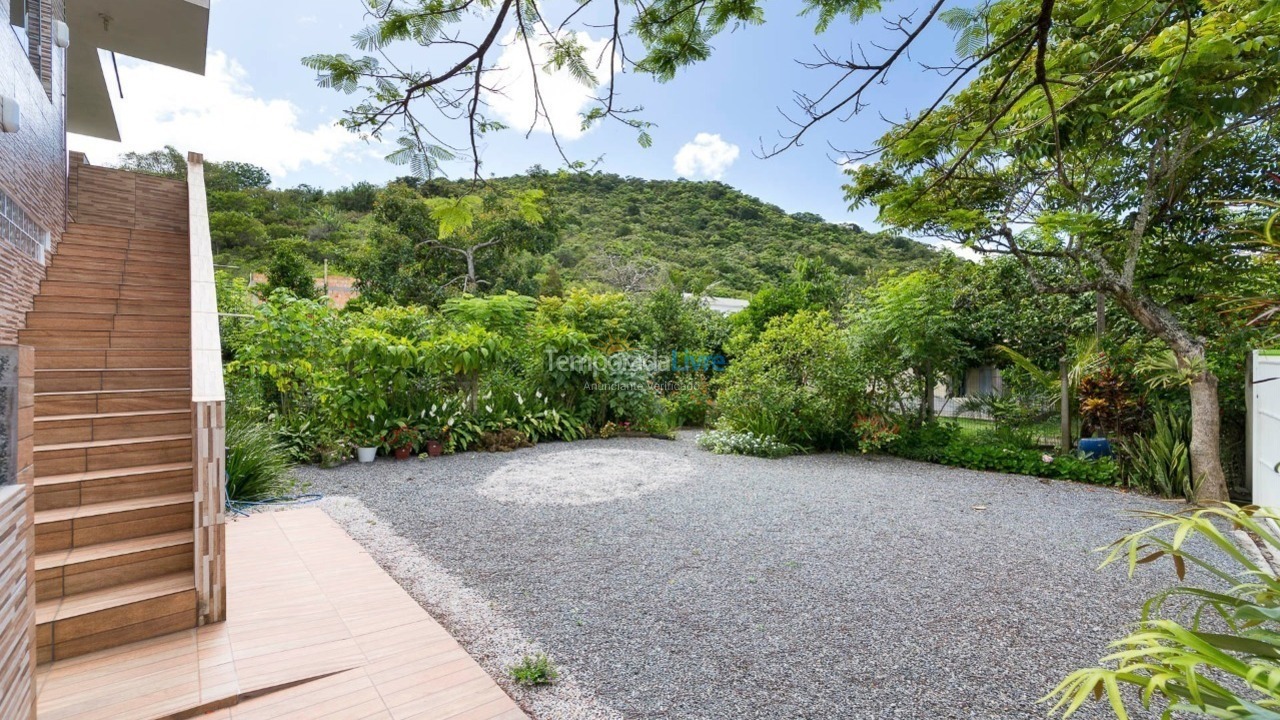 Apartamento para aluguel de temporada em Bombinhas (Praia de Zimbros)