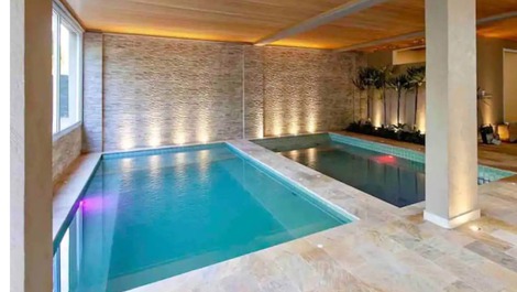 Piscina coberta aquecida