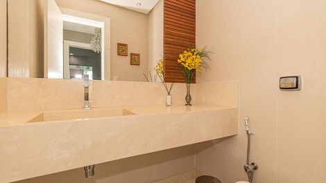 Del Lago Mansion, The Best of the Condominium