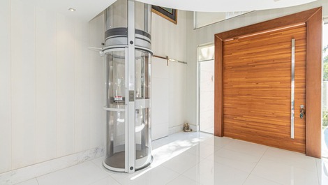 Del Lago Mansion, The Best of the Condominium