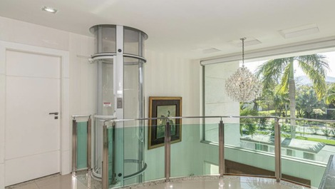 Del Lago Mansion, The Best of the Condominium