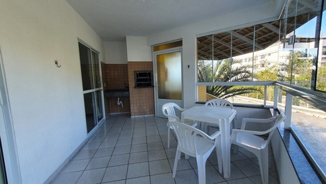 Spacious 3-bedroom apartment on Bombinhas Beach.