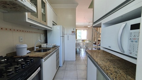 Ático de 2 dormitorios con piscina privada