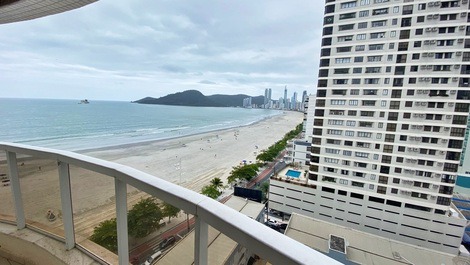 Ed. Marquês de Olinda: 2 bedrooms sea front barbecue / wifi