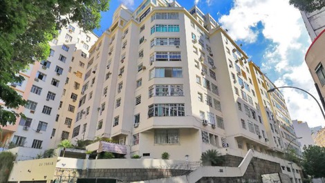 EXCELENTE APARTAMENTO EN LA MEJOR UBICACIÓN DE COPACABANA