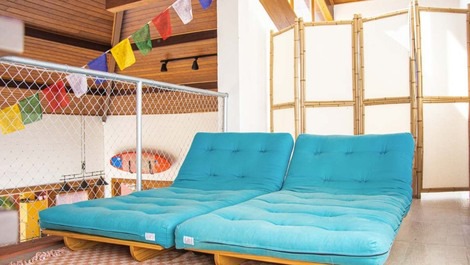 Mezanino. ambiente de tv e também para dormir.