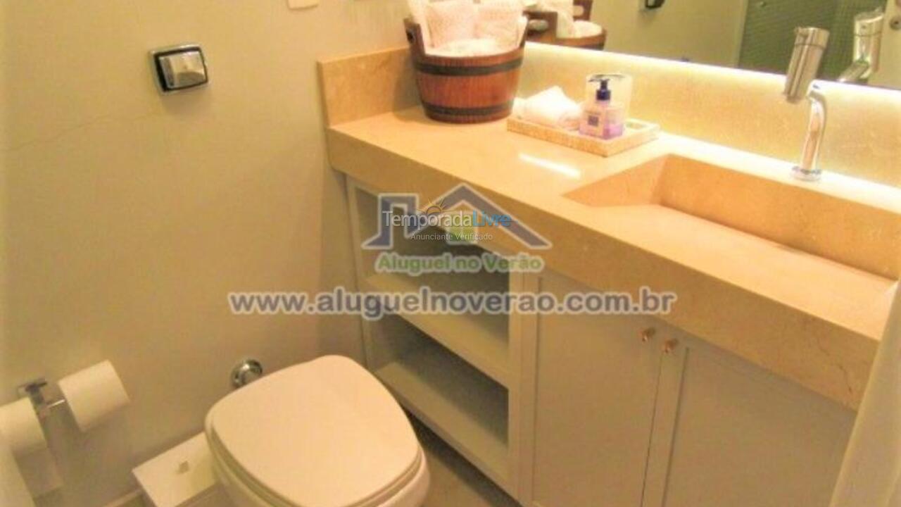 Apartamento para aluguel de temporada em Florianópolis (Praia Brava)