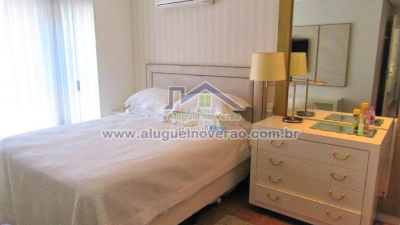 Apartamento para aluguel de temporada em Florianópolis (Praia Brava)